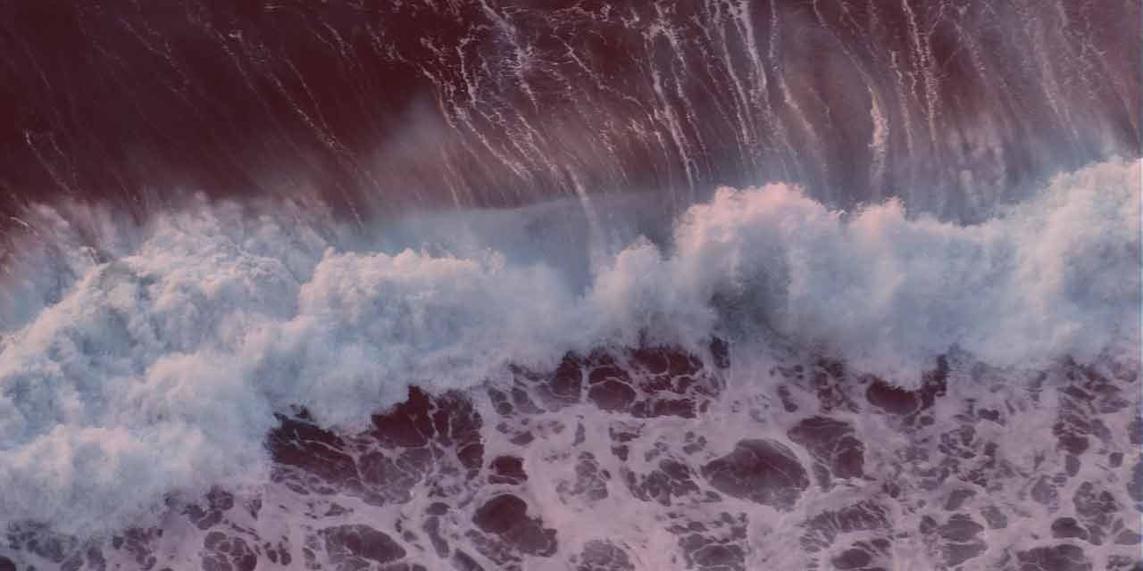 piscina-espuma-roja-800×600 Agua piscina espumosa y rojiza